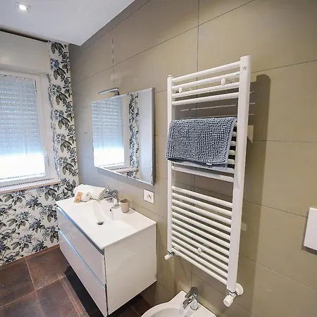 Karol Wojtyla Airport Guest house *